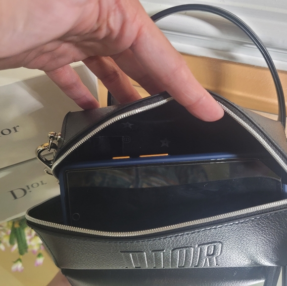 Host pick 🔥 Dior🔥beauty pouch convertible shoulder bag - Picture 15 of 17